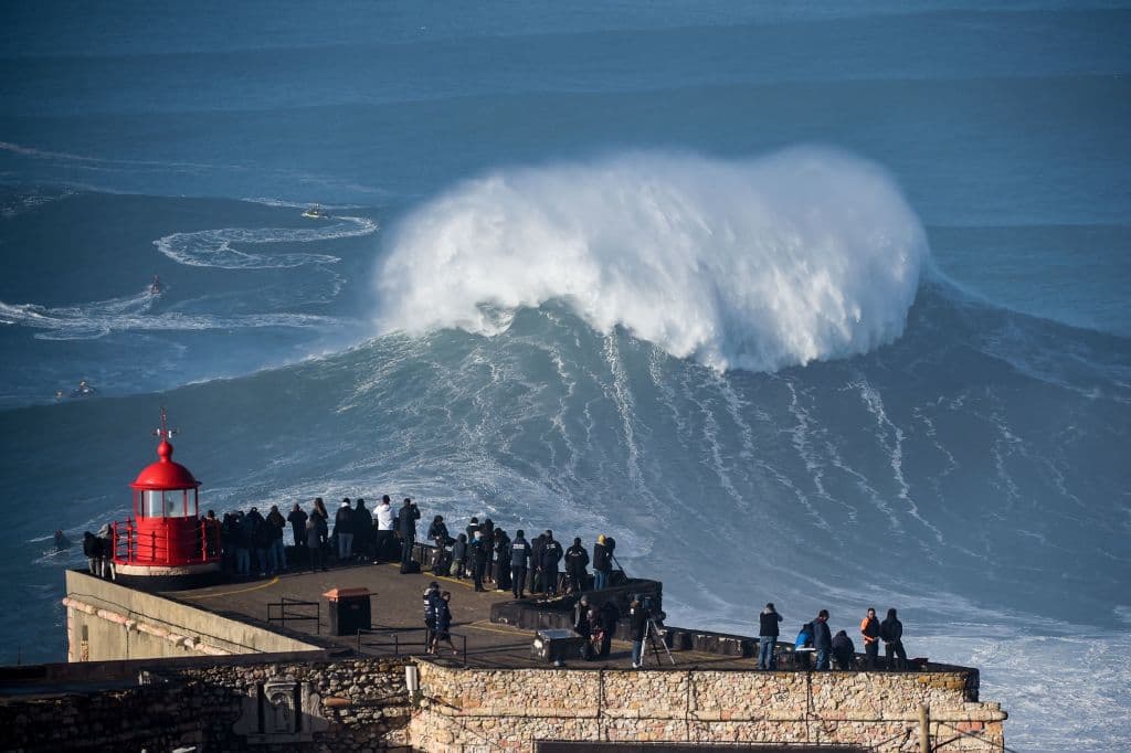 What is a rogue wave? Natural phenomenon explained after record ...